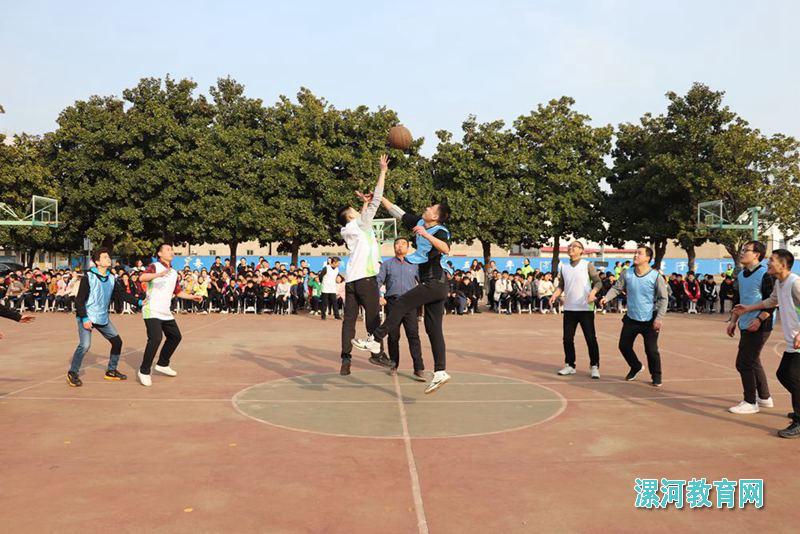 漯河育才学校举行教师趣味篮球友谊赛.JPG