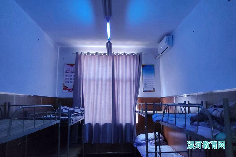 4.对寝室进行紫外线消毒.jpg